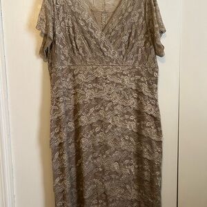 Blu Sage Lace V-Neck Midi Dress in Taupe